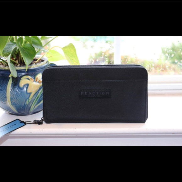 KENNETH COLE REACTION BLACK ZIPPERED WALLET IS NWT - Picture 4 of 5